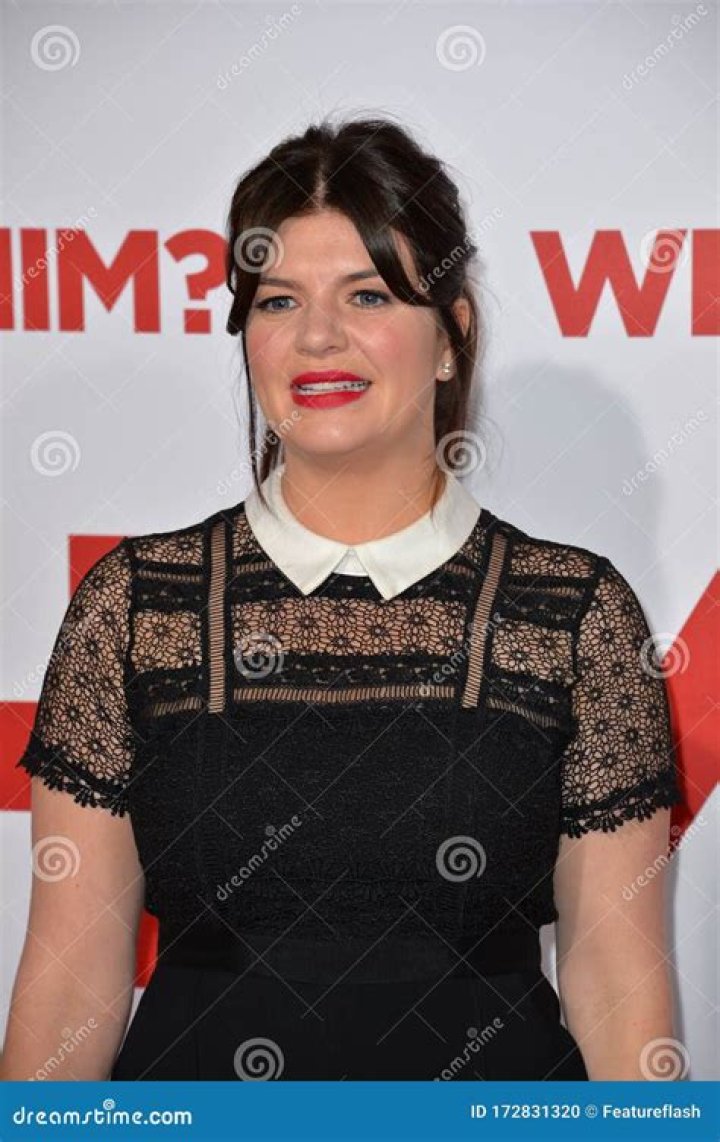 Casey Wilson Bra Size, Age, Weight, Height, Measurements
