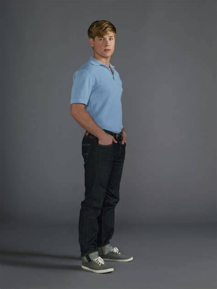 Mason Dye height is 5 feet 8 inches tall Mason Dye height is 5 feet 8 inches tall